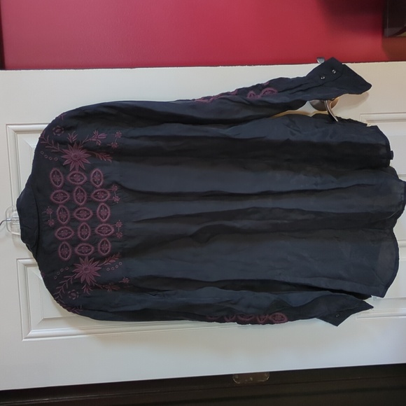 Johnny Was Chloe Burgundy on Black Embroidered Top L NWT - Picture 5 of 6